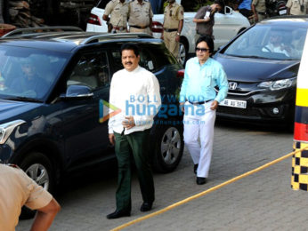 Celebrities attend the last rites of Vinod Khanna in Worli