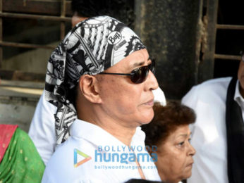 Celebrities attend the last rites of Vinod Khanna in Worli