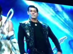 Watch: Crowd goes crazy when Salman Khan dances on ‘O O Jaane Jaana’ on Da-Bangg Tour