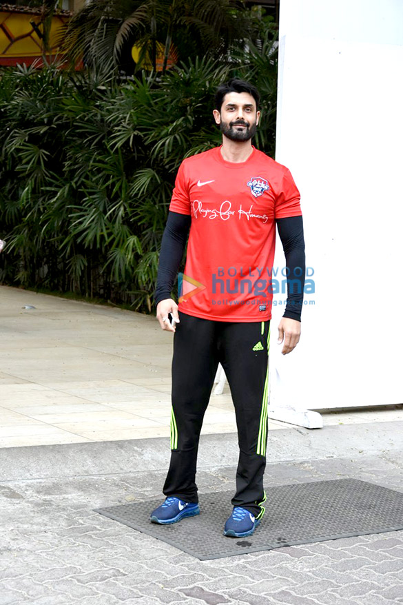 farhan akhtar and amit gaur snapped at otters club for volleyball match 6
