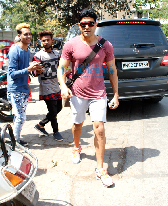 farhan akhtar snapped post gym session in bandra 5