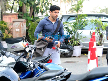 Farhan Akhtar snapped post his gym session in Bandra