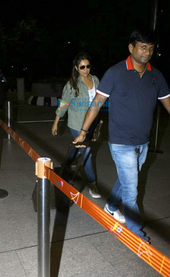 gauri khan departs for london 4