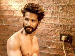 HOT: Shahid Kapoor does a Salman Khan for Filmfare!