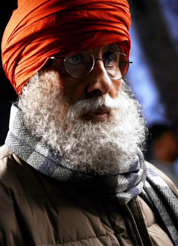 Here’s the real reason why Amitabh Bachchan is donning a Sikh look -1