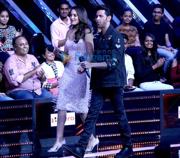 Hrithik Roshan and Sonakshi Sinha snapped on the sets of Nach Baliye