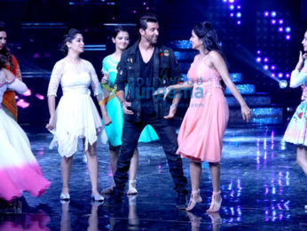 Hrithik Roshan on the sets of Nach Baliye with Sonakshi Sinha