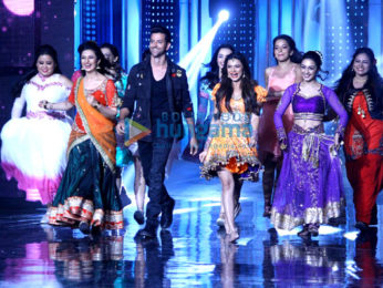 Hrithik Roshan on the sets of Nach Baliye with Sonakshi Sinha