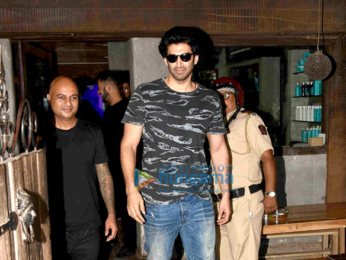 Jacqueline Fernandez, Esha Gupta & Aditya Roy Kapoor snapped in Bandra