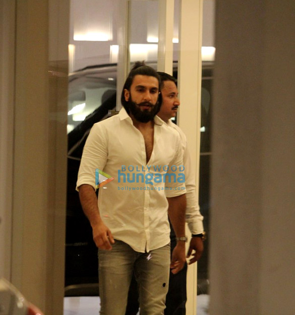 karan johar organises a bash 1