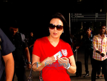 Kareena Kapoor Khan and Preity Zinta snapped at the airport