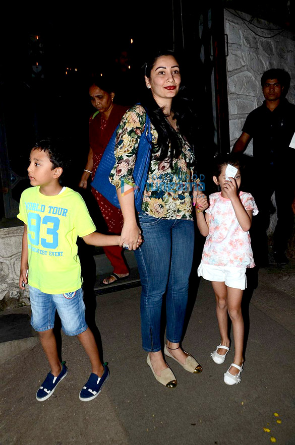 manyata dutt snapped with kids 1