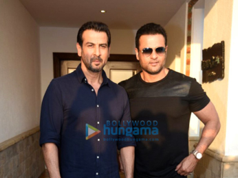 Meet & Greet of 'Kaabil' with Hrihtik Roshan & Yami Gautam