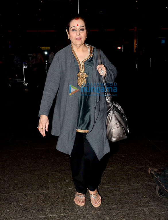 parineeti chopra elli avram huma qureshi sonakshi sinha snapped at the airport 7