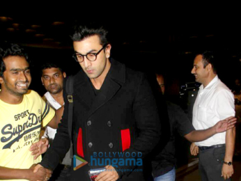 Ranbir Kapoor leaves for London with Neetu Singh