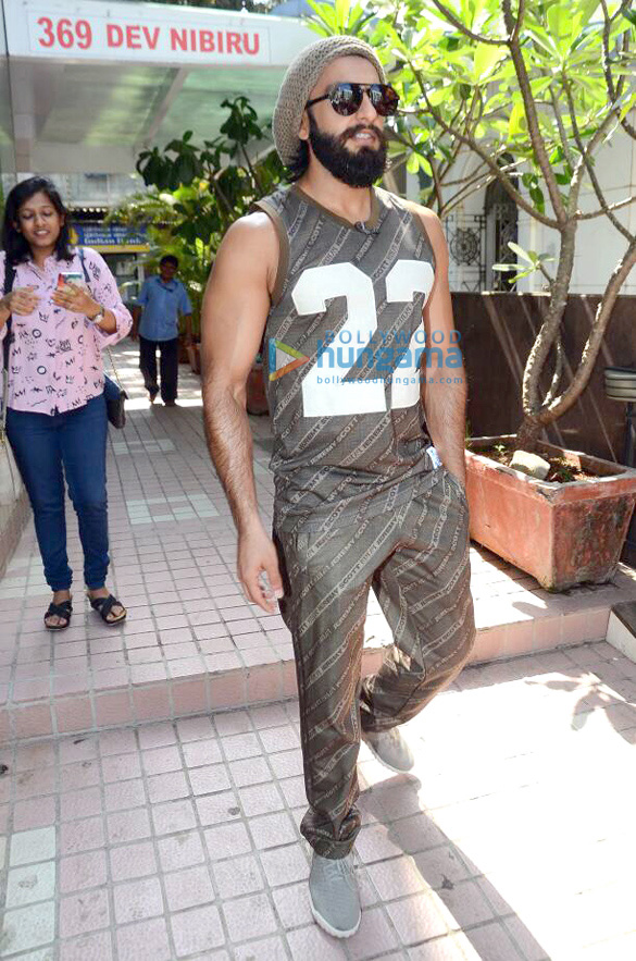 ranveer singh snapped at akro gym in bandra 1