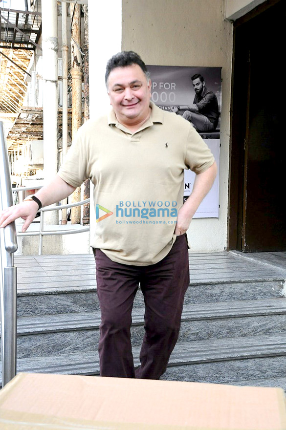 Rishi Kapoor snapped post a movie screening at PVR Juhu Rishi Kapoor snapped post a movie screening at PVR Juhu