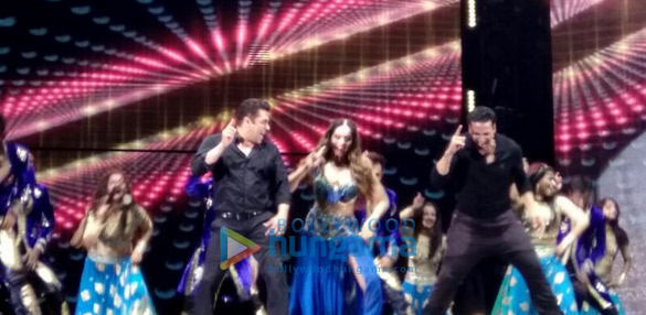 Salman Khan, Bipasha Basu & Akshay Kumar grace the finale ‘Dabangg Tour Concert’ in Hong Kong Salman Khan, Bipasha Basu & Akshay Kumar grace the finale ‘Dabangg Tour Concert’ in Hong Kong