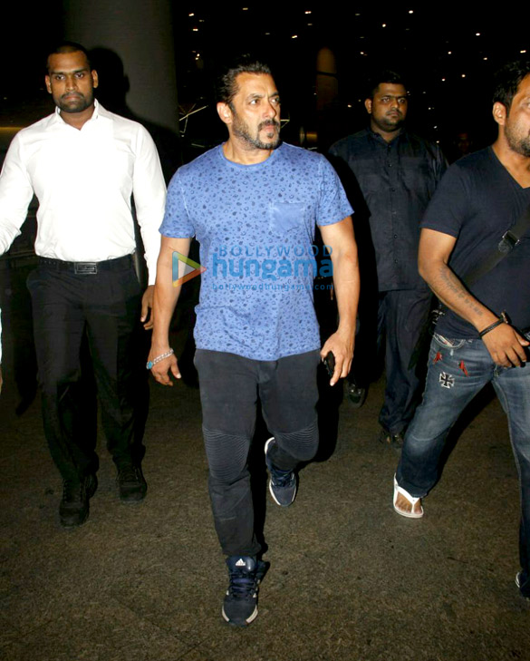 salman khan and family arrives back from maldives post celebrating ahils first birthday 4
