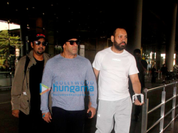 Salman Khan returns from Da-bangg Tour Concert in New Zealand