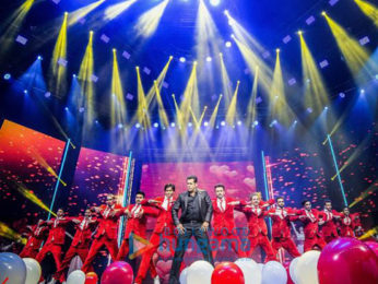 Salman Khan & team perform at Da-bangg Tour Concert in Melbourne