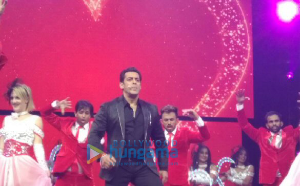 salman team perform at da bangg tour concert 9