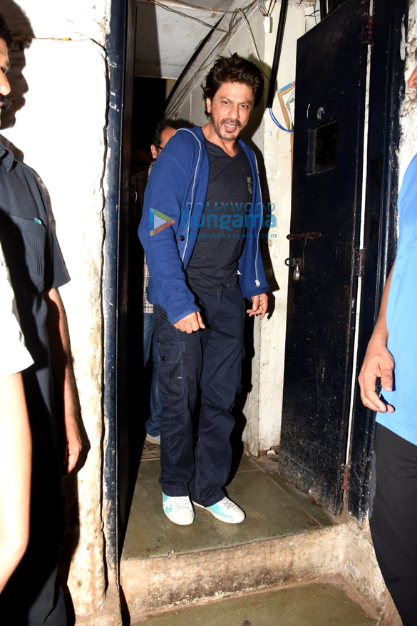 shah rukh khan anand l rai snapped post dinner at olive 2