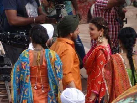 Shah Rukh Khan and Anushka Sharma shake a leg for Imtiaz Ali's film in Punjab