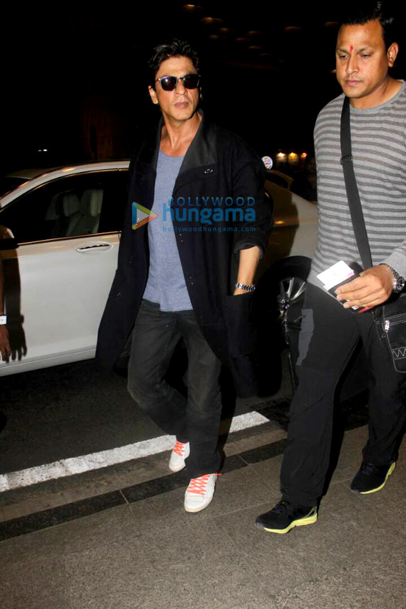 shah rukh khan leaves for dubai 2