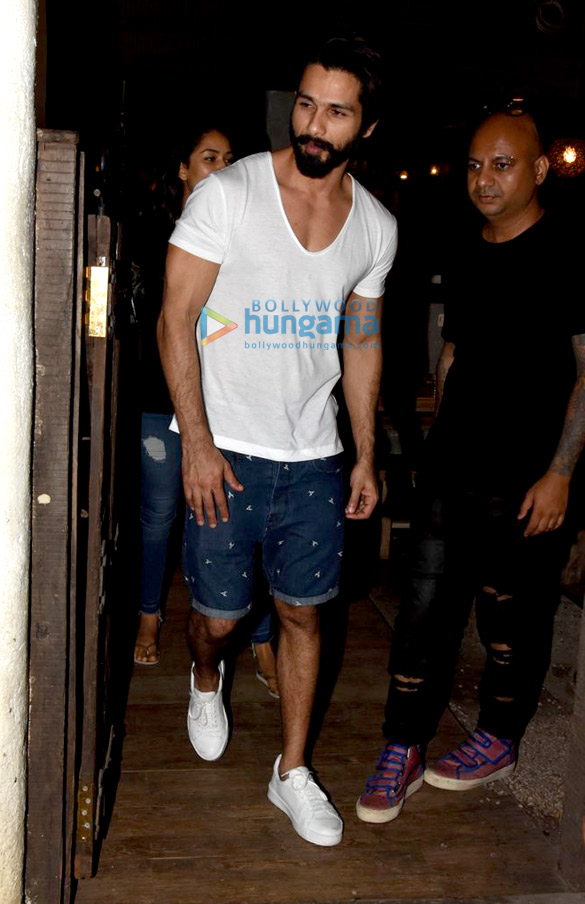 Shahid Kapoor and Mira Rajput snapped post their salon sessions in Bandra Shahid Kapoor and Mira Rajput snapped post their salon sessions in Bandra