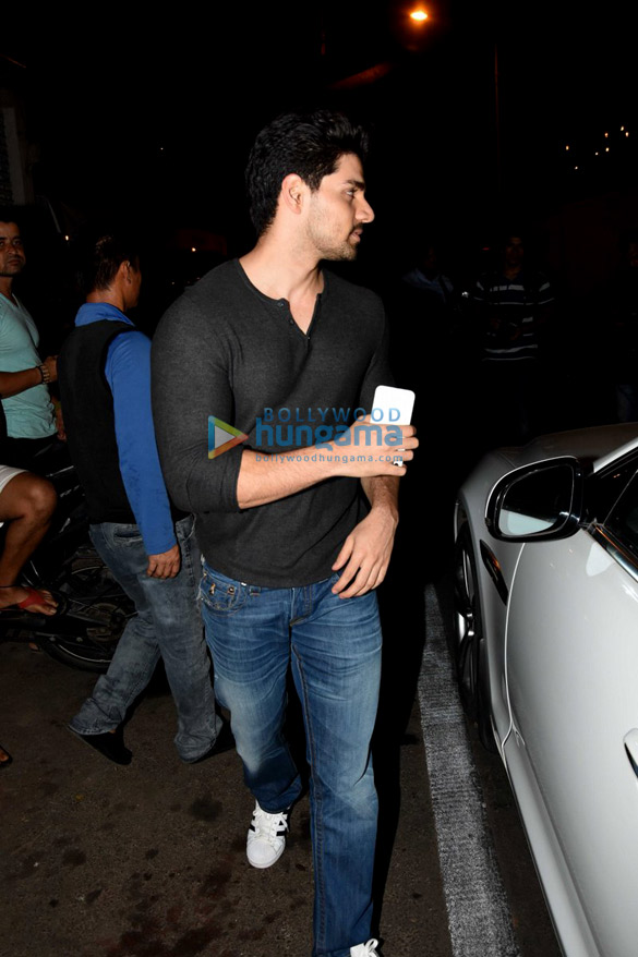 sooraj pancholi snapped post his dinner with friends 6