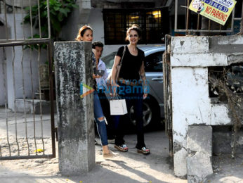 Sussanne Roshan, Twinkle Khanna & Gayatri Oberoi snapped post salon session