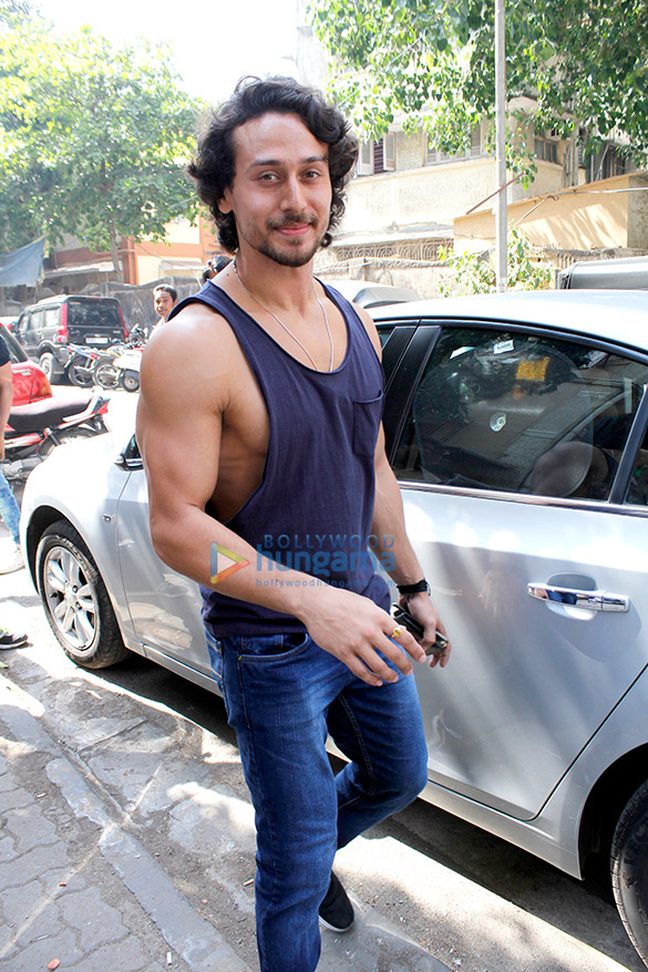 tiger shroff disha patani snapped at indigo 3