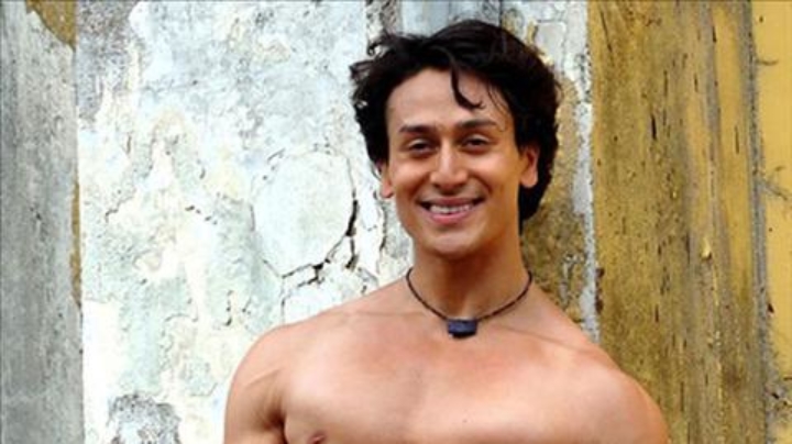 Tiger Shroff Shows Off His HOT Body In This Back Exercise Video Tiger Shroff Shows Off His HOT Body In This Back Exercise Video