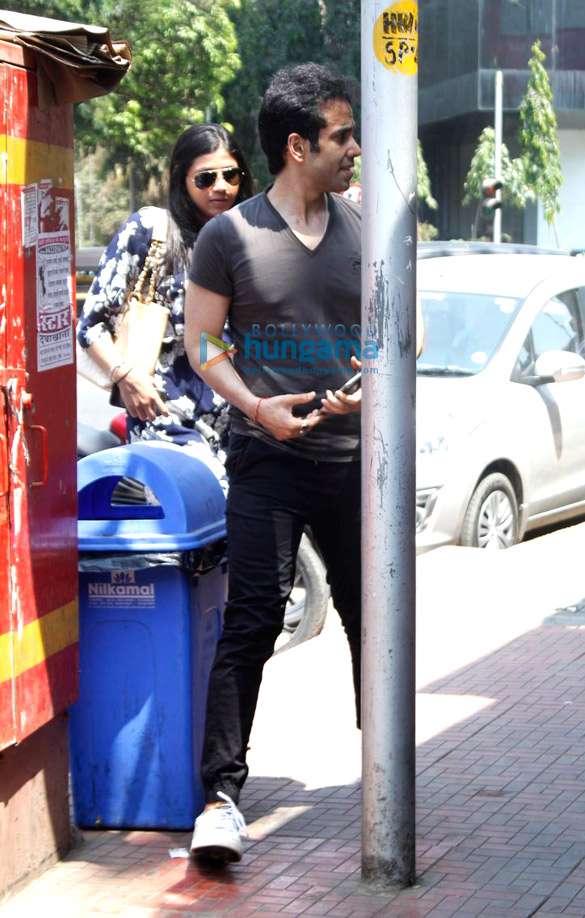 tusshar kapoor snapped with a mystery girl at bastian 5