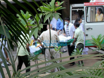 Vinod Khanna's wife, brother and other family members snapped as the late actor's body arrives home