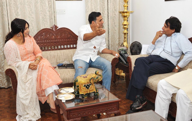 Check out: Akshay Kumar and Bhumi Pednekar meet Railway Minister Suresh Prabhu in Delhi 