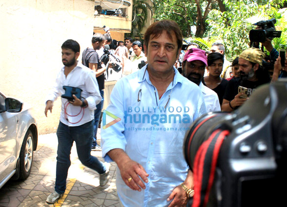 aamir khan kiran rao kajol and others attend reema lagoos funeral 3