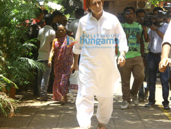 Aamir Khan, Kiran Rao, Kajol and others attend Reema Lagoo's funeral