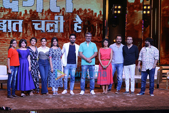 aamir khan and the dangal girls snapped 12