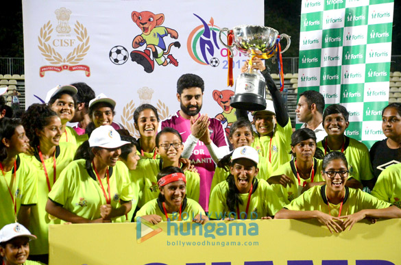 abhishek bachchan and ranbir kapoor play a friendly football match with the cisf personnels 38
