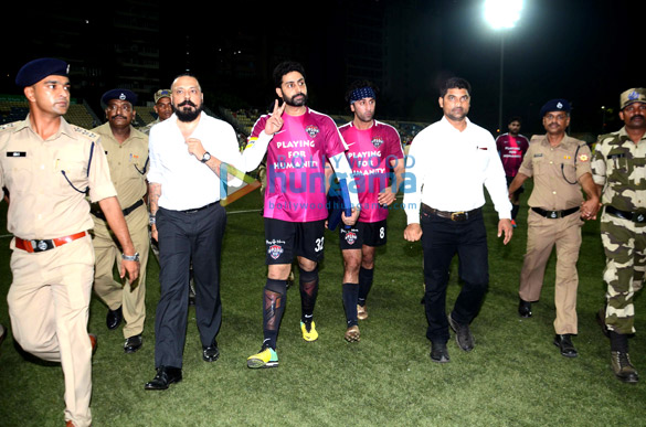 abhishek bachchan and ranbir kapoor play a friendly football match with the cisf personnels 41