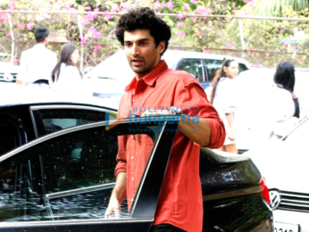 Aditya Roy Kapoor snapped post inspecting work at his new house in Bandra