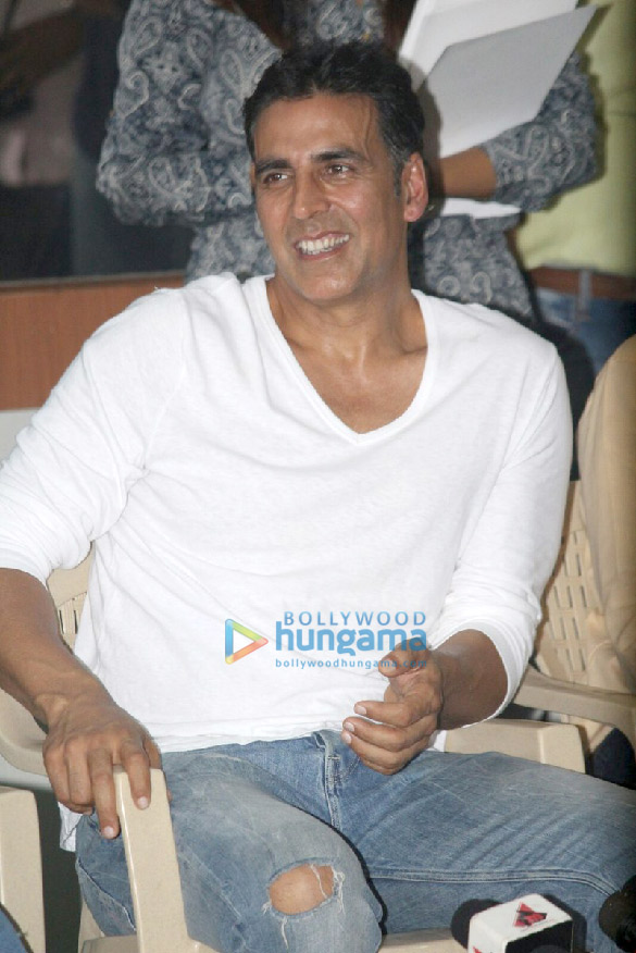 akshay and parineeti grace the self defence academy 6