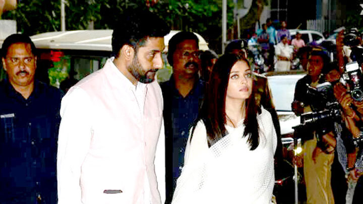 Amitabh Bachchan, Aishwarya Rai Bachchan, Abhishek Bachchan At Vinod Khanna’s Prayer Meet