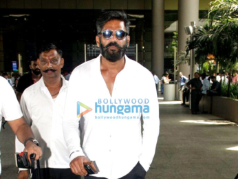 Arjun Kapoor, Malaika Arora Khan and Suniel Shetty snapped at the airport
