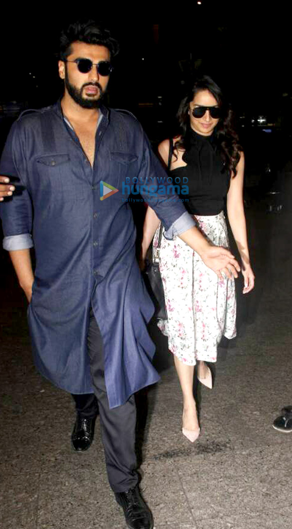 arjun kapoor and shraddha kapoor arrive back from kolkata 5