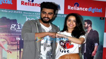 Arjun Kapoor and Shraddha Kapoor snapped at Half Girlfriend promotions in Juhu