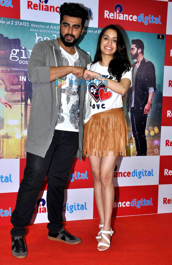arjun and shraddha snapped at half girlfriend promotions 2