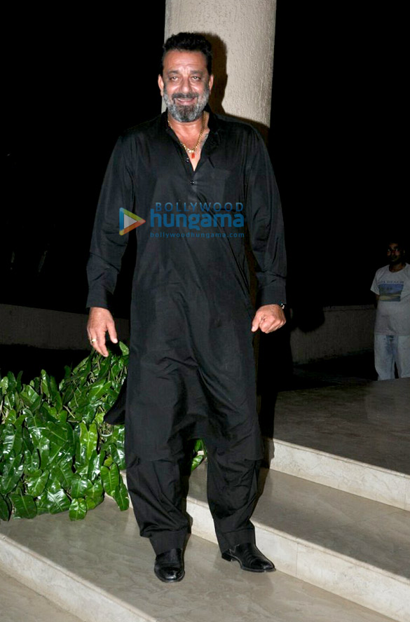 bhoomi movie wrap up bash with sanjay dutt 9